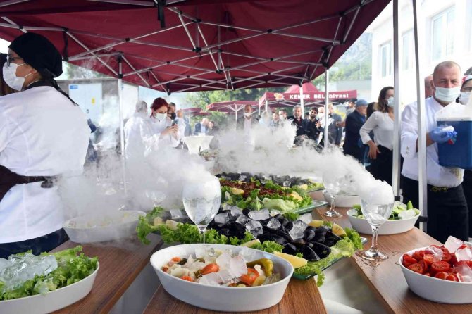 Aü’de ‘Cadde De Ders Var, Sokak Lezzetleri’ Şenliği