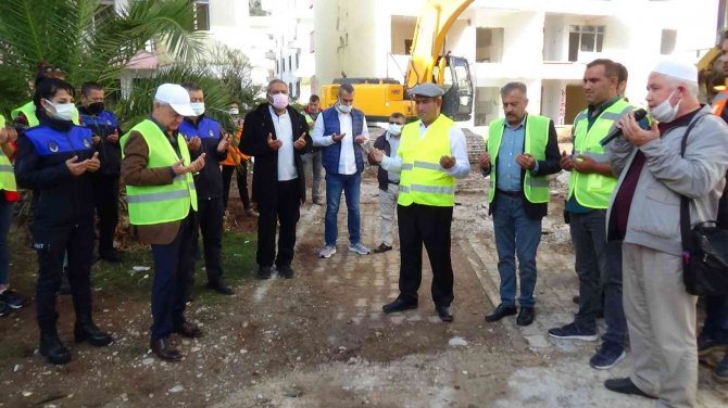 Finike’de Kentsel Dönüşüm İçin İlk Yıkım Başladı