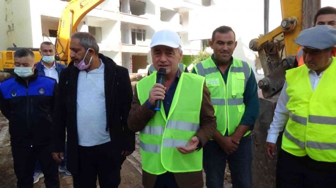 Finike’de Kentsel Dönüşüm İçin İlk Yıkım Başladı