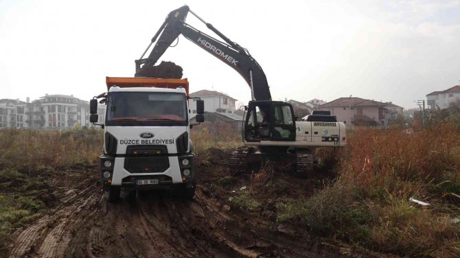 Yeni Okulun Temel Kazma Çalışmaları Başladı