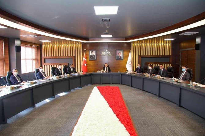 Bingöl’de Vali Ekinci Başkanlığında Kaymakamlarla Değerlendirme Toplantısı Gerçekleştirildi