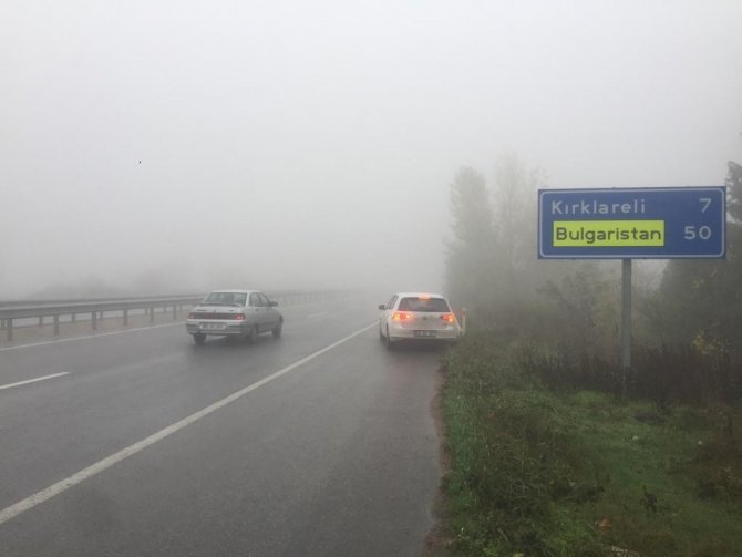 Trakya’da Etkili Olan Yoğun Sis Sürücülere Zor Anlar Yaşattı