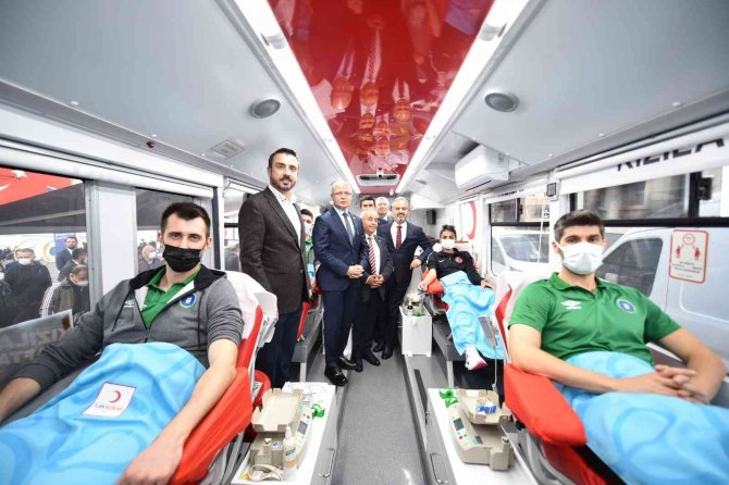 Büyükşehir’den Kızılay’a Anlamlı Bağış