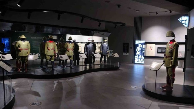 Çanakkale Savaşları’ndaki Osmanlı Üniformaları Sergisi Açıldı