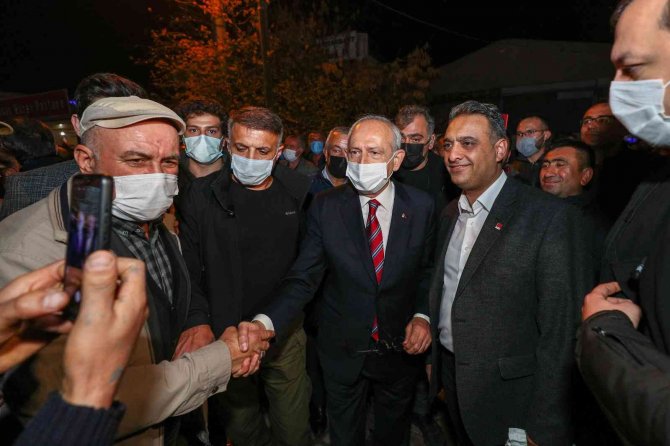 Kılıçdaroğlu, Kırıkkale’de Vatandaşlarla Çay İçti