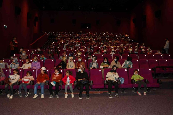 Diyarbakır’da 8 Bin Öğrenci İlk Defa Sinema İle Tanıştı