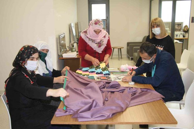 Fethi Sekin Şehir Hastanesinde Açılan El Sanatları Kursu, Vatandaşların Ekmek Kapısı Oldu