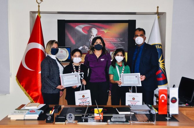 Şampiyonlar Ödüllendirildi