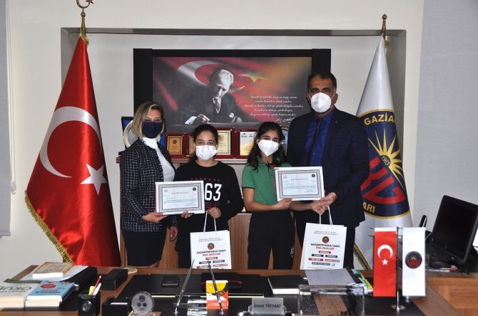 Şampiyonlar Ödüllendirildi