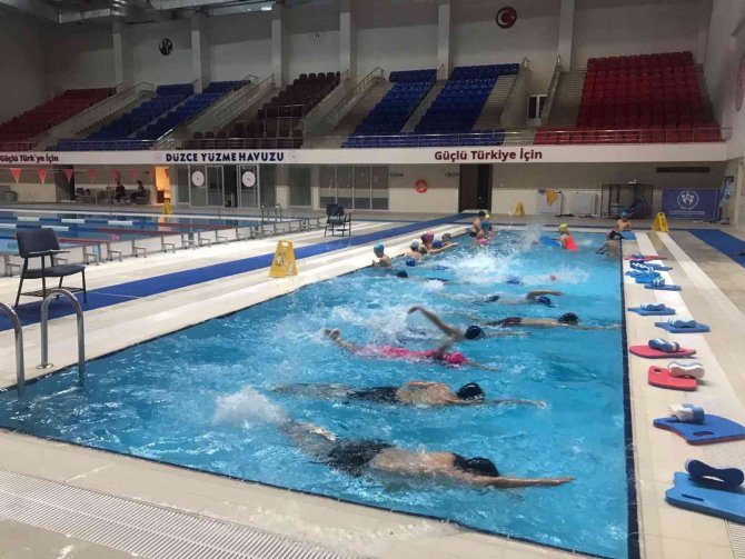 Yüzme Bilmeyen Kalmasın Projesi Devam Ediyor