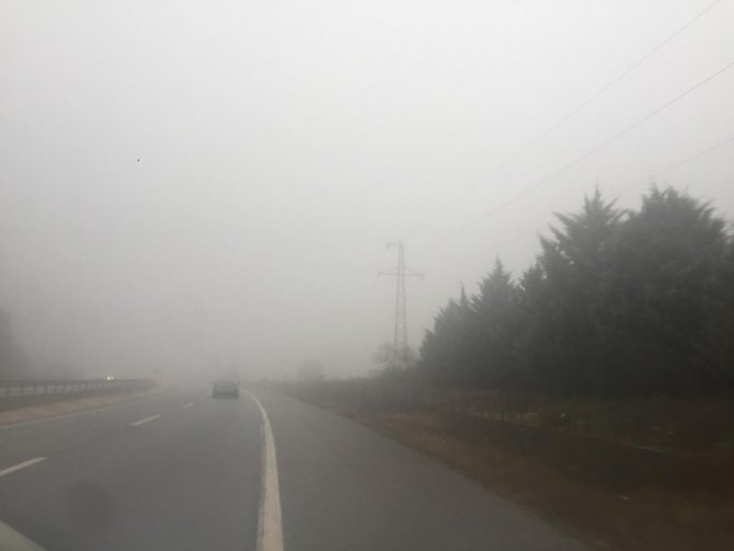 Trakya’da Etkili Olan Yoğun Sis Sürücülere Zor Anlar Yaşattı