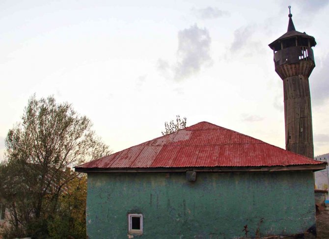 100 Yıllık Ahşap Minareler Zamana Direniyor