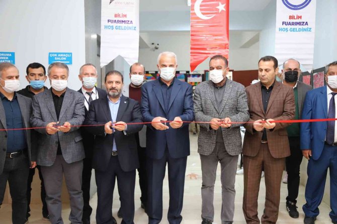 Kahta’da Tubi̇tak Bilim Fuarı Gerçekleştirildi