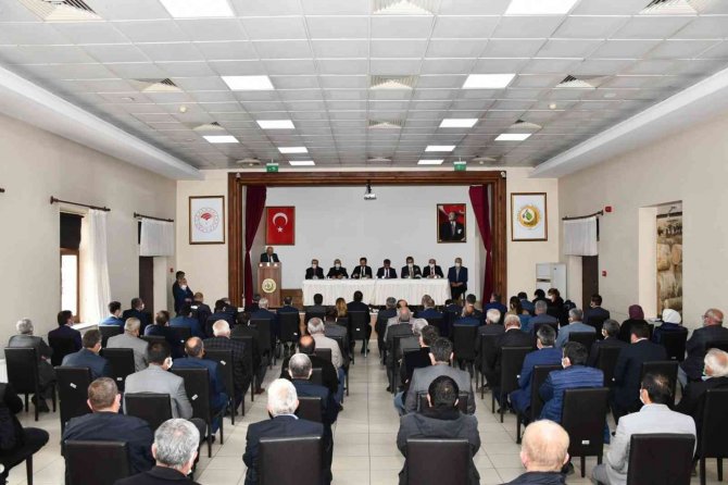 Vali Gürel Mahalle Ve Köy Muhtarları İle Bir Araya Geldi