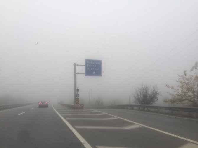 Trakya’da Etkili Olan Yoğun Sis Sürücülere Zor Anlar Yaşattı