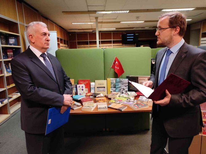 Türkiye, Macaristan’ın En Büyük Devlet Kütüphanesine 200 Kitap Hediye Etti