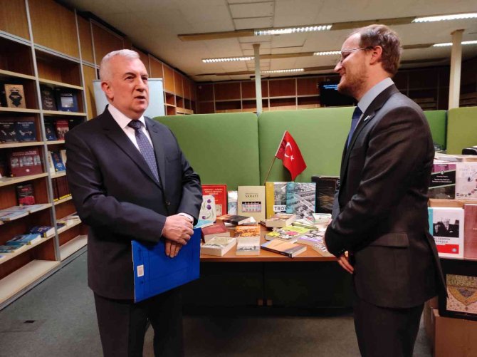 Türkiye, Macaristan’ın En Büyük Devlet Kütüphanesine 200 Kitap Hediye Etti