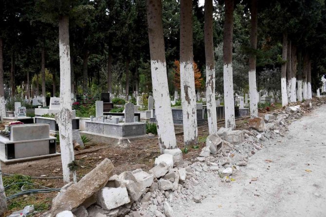 Kuşadası Belediyesi Hizmetleri Devam Ediyor
