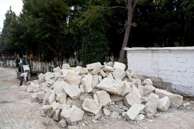 Kuşadası Belediyesi Hizmetleri Devam Ediyor