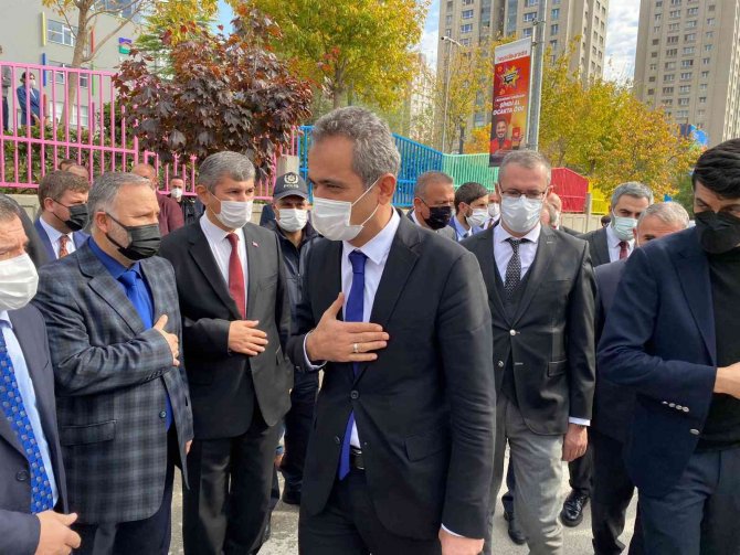 Bakan Özer, “Tüm Önlemleri Alarak Bazen Önlemleri Revize Ederek Yüz Yüze Eğitime Devam Etme Kararlılığı İçerisindeyiz”