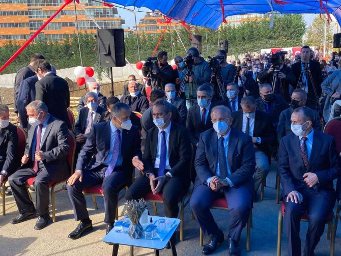 Bakan Özer, “Tüm Önlemleri Alarak Bazen Önlemleri Revize Ederek Yüz Yüze Eğitime Devam Etme Kararlılığı İçerisindeyiz”