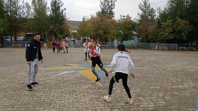 Tag Ragbi’de Türkiye 2’ncisi Olan Dicle Yi̇bo Kız Takımı, Bu Sene 1’nci Olmak İçin Çalışıyor