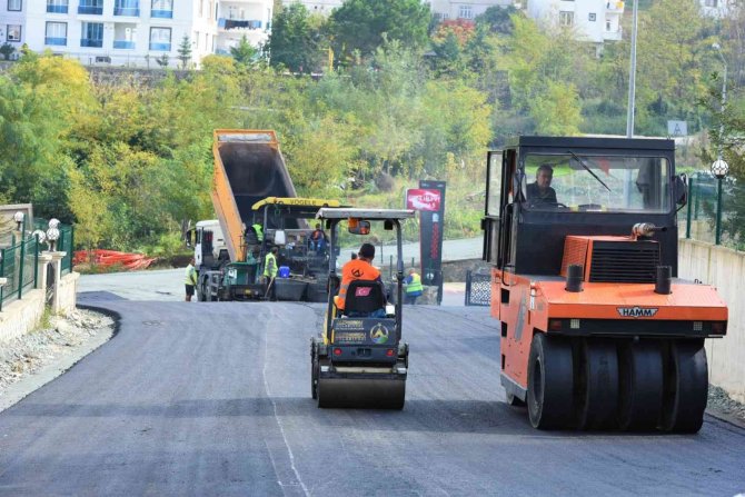 Altınordu’da Sıcak Asfalt Mesaisi Sürüyor