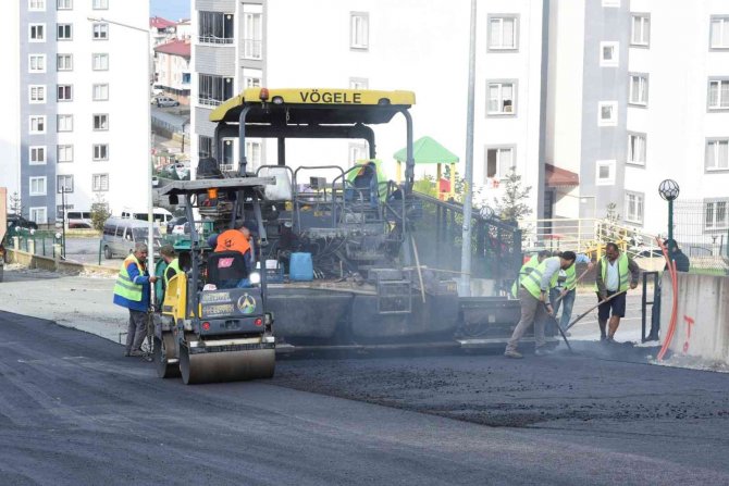 Altınordu’da Sıcak Asfalt Mesaisi Sürüyor