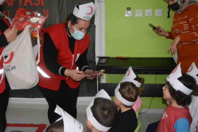 Çocuklar, Kızılay Hakkında Bilgilendirildi