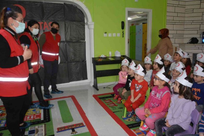Çocuklar, Kızılay Hakkında Bilgilendirildi