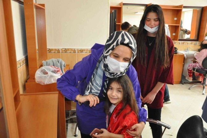 Özel Eğitime Muhtaç Öğrencilere Saç Bakımı Desteği