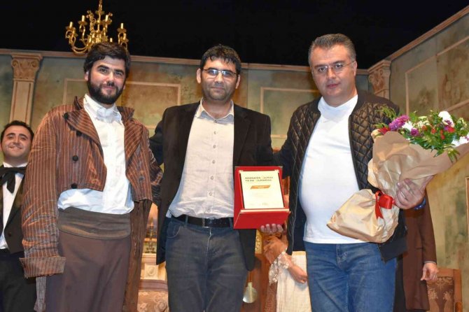 Tarsus Şehir Tiyatrosu, ’Çehov Vodvil’ Oyunuyla Festivalde Tam Not Aldı