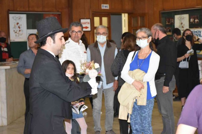 Tarsus Şehir Tiyatrosu, ’Çehov Vodvil’ Oyunuyla Festivalde Tam Not Aldı