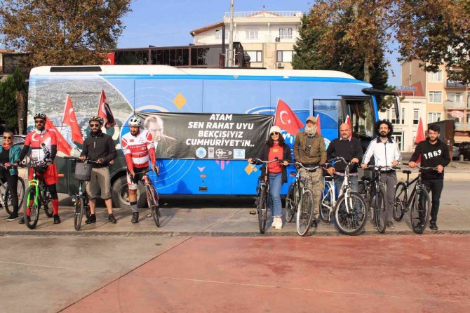 10 Bisikletli, Anıtkabir’e Varmak Üzere Tuzla’dan Yola Çıktı