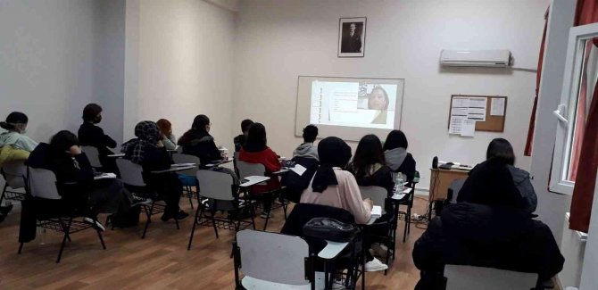 Yabancı Dil Öğrencileri Kadın Girişimciliği Hakkında Bilgilendirildi