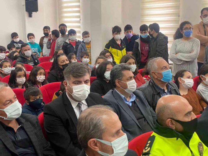 Çay Gençlik Merkezi Hizmete Açıldı