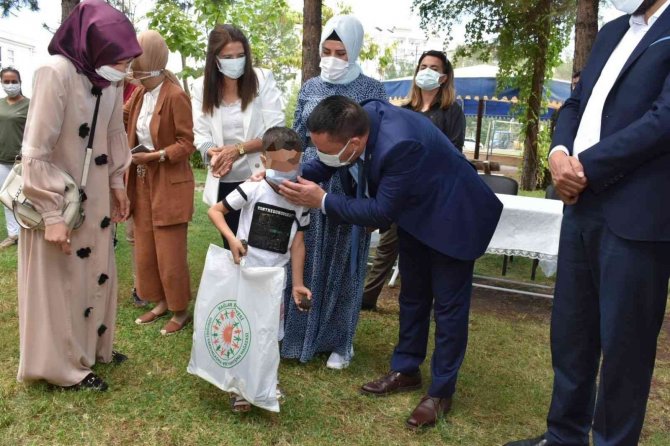 Bağlar Belediyesi Bedenleri Giydirdi, Yürekleri Isıttı