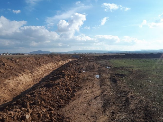 Aslanapa’da Drenaj Kanal Çalışması