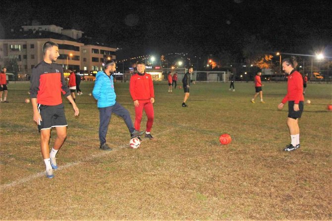 Bağbaşı Zeytinköyspor Derbide 3 Puan Hedefliyor