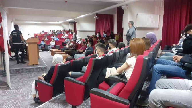 Buharkent Myo’da Madde Bağımlığı Semineri Düzenlendi
