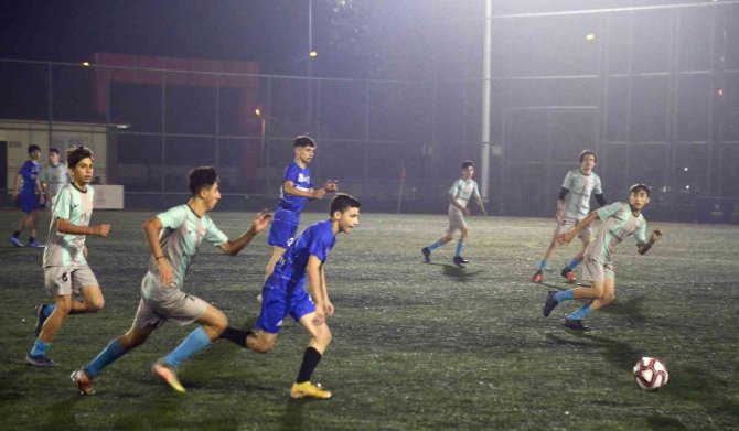 Uyanış Gençlik Futbol Turnuvası Başladı