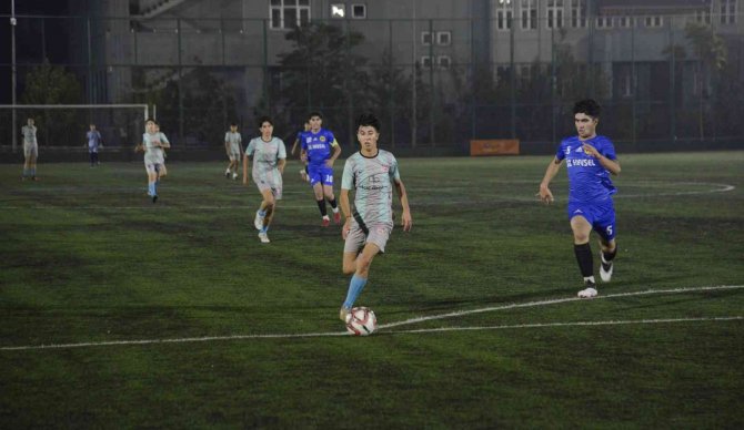 Uyanış Gençlik Futbol Turnuvası Başladı