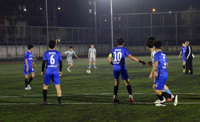 Uyanış Gençlik Futbol Turnuvası Başladı
