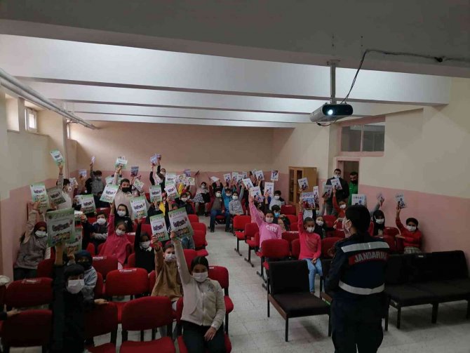 Jandarmadan ‘Çocukların Suçtan Korunma Yöntemleri’ Etkinliği