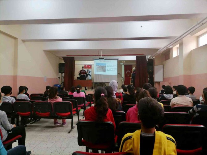 Jandarmadan ‘Çocukların Suçtan Korunma Yöntemleri’ Etkinliği