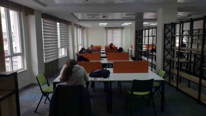 Karakoçan’da 3 Katlı İlçe Kütüphanesi Hizmete Açıldı