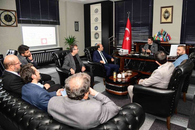 Etü Kapılarını Onlar İçin Açtı