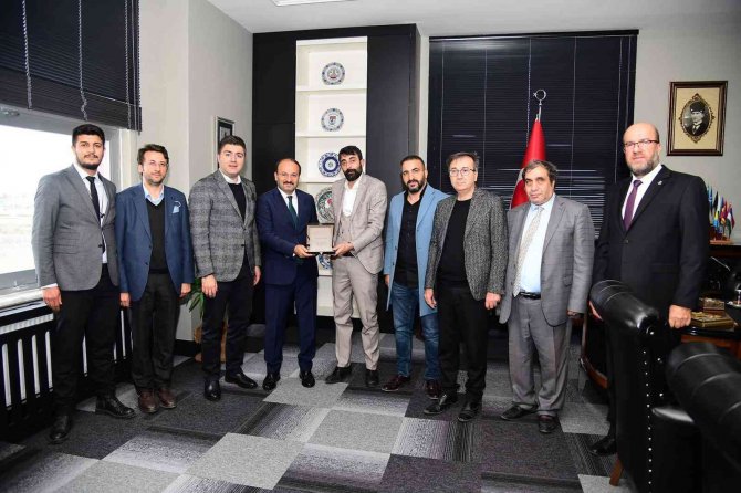 Etü Kapılarını Onlar İçin Açtı