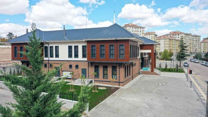 Altınevler Gençlik Merkezi Açılış İçin Gün Sayıyor