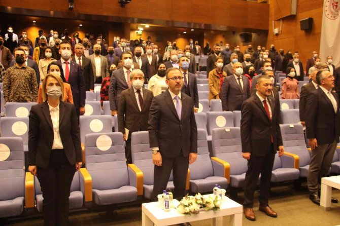 Bakan Kasapoğlu: “Harcanan Her Bir Kuruşu Gençlerimiz İçin Harcıyoruz”